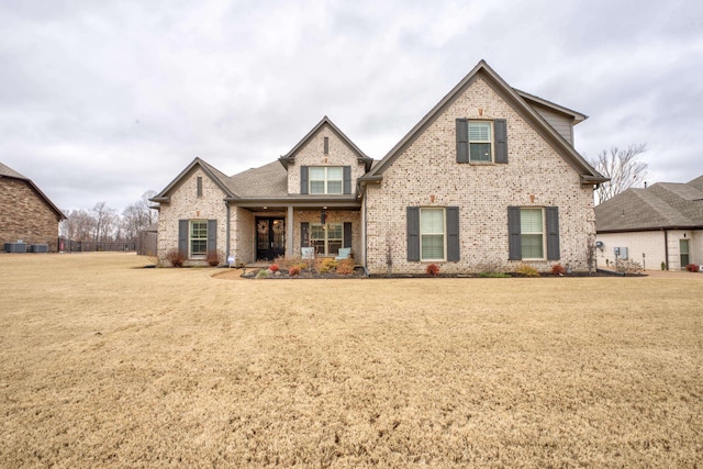 view of front of home featuring a front lawn