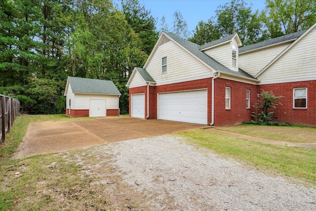 view of front of property featuring an outbuilding