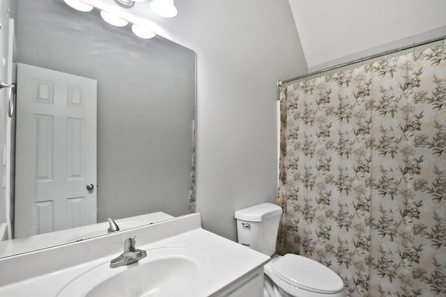 bathroom featuring a shower with curtain, vanity, and toilet