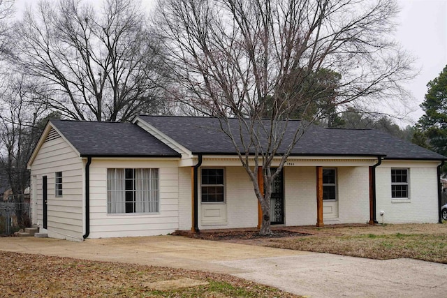 single story home with a porch