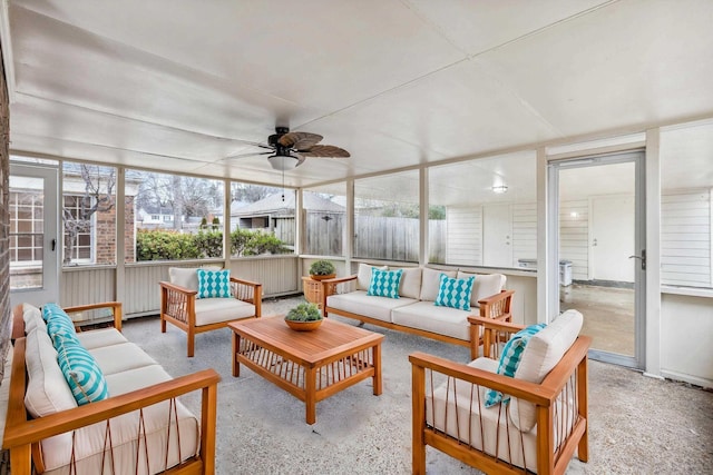 sunroom with ceiling fan