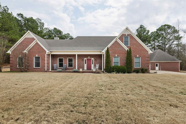 view of front facade featuring a front yard and a porch