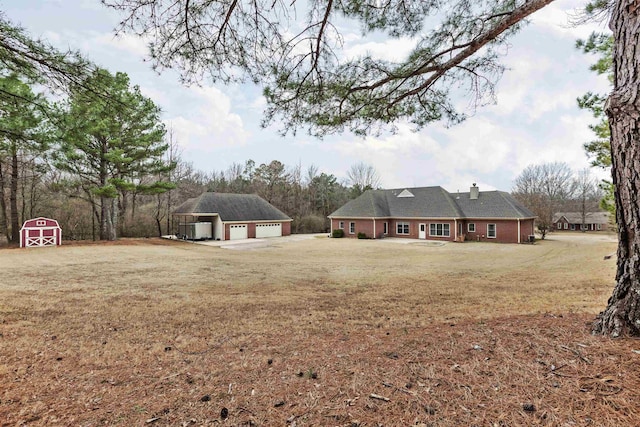 view of yard featuring a storage shed and a garage