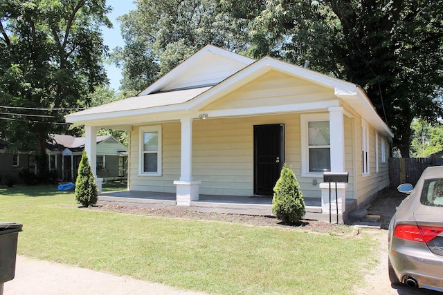 bungalow-style house featuring a front lawn