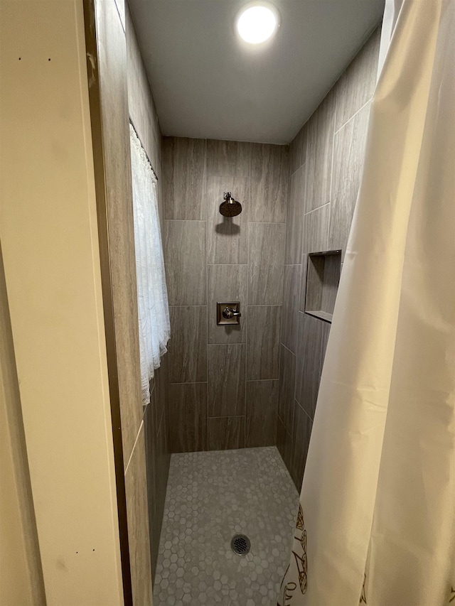 bathroom featuring curtained shower