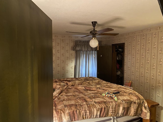 bedroom featuring ceiling fan