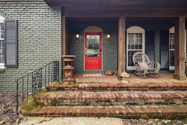 property entrance featuring covered porch