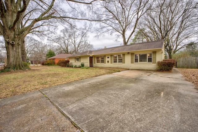 ranch-style house with a front yard