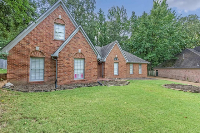 view of front of house with a front yard