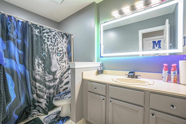 bathroom featuring a shower with curtain, vanity, and toilet