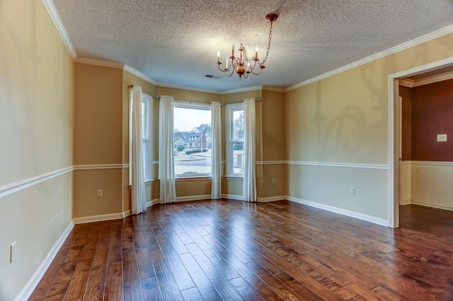 unfurnished room featuring hardwood / wood-style flooring, crown molding, a notable chandelier, and a textured ceiling