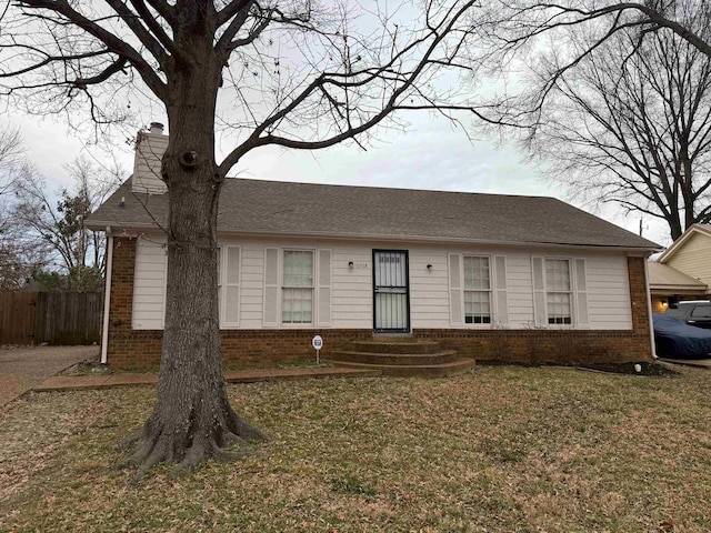 single story home with a front yard