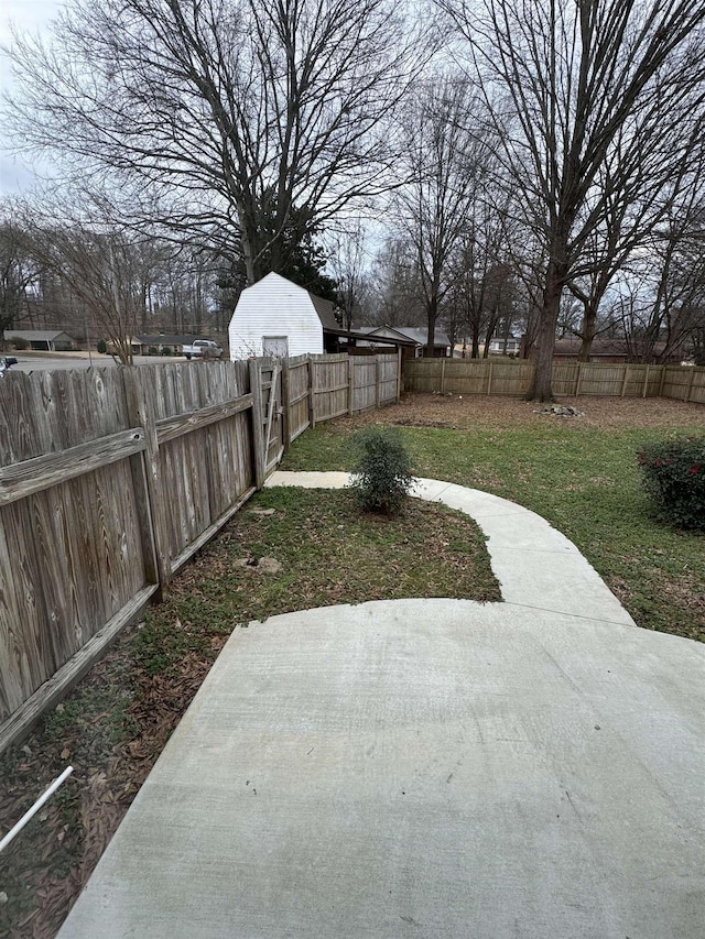 view of yard with a patio area