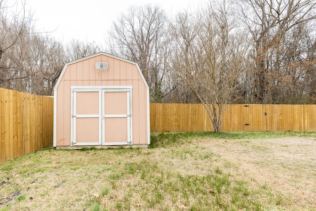 view of outdoor structure featuring a yard