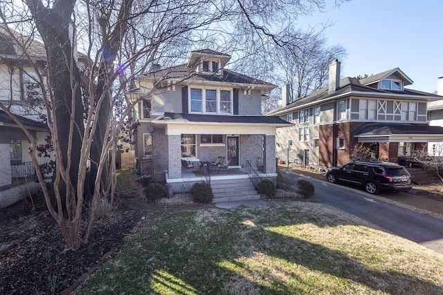 view of front of home featuring a porch and a front lawn