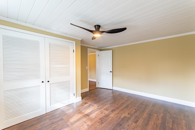 unfurnished bedroom with ceiling fan, ornamental molding, dark hardwood / wood-style flooring, and a closet