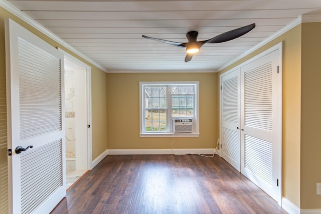 unfurnished bedroom featuring ceiling fan, ornamental molding, dark hardwood / wood-style flooring, and a closet