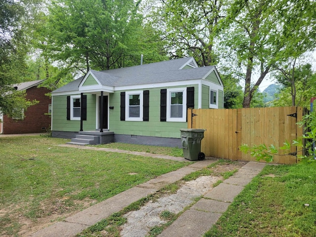 bungalow-style house with a front yard