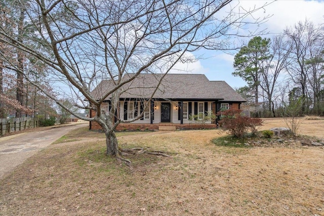 single story home featuring a front yard and covered porch