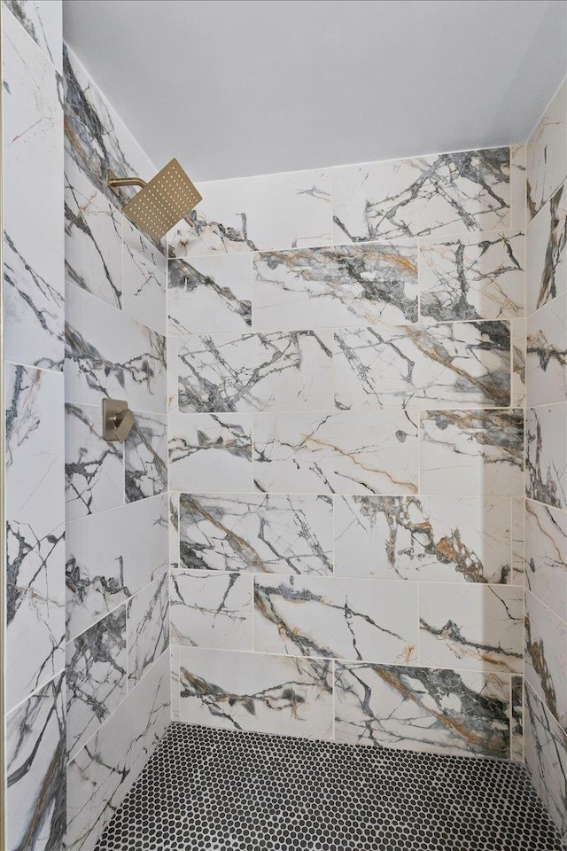 6961 Wittenham Cv, Memphis, TN 38119 - bathroom featuring tiled shower