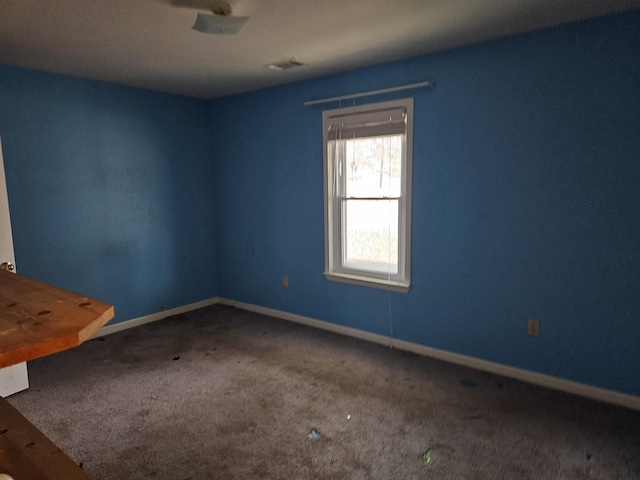 unfurnished room featuring carpet floors