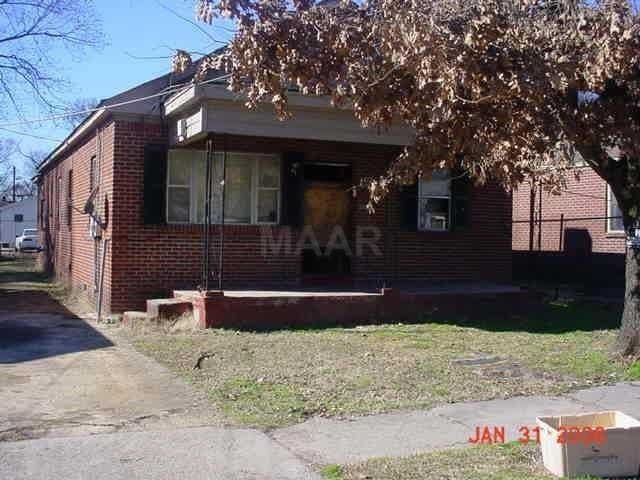 bungalow featuring a porch, a front yard, and brick siding