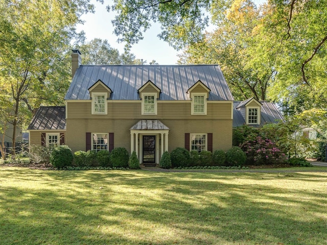 view of front facade with a front yard