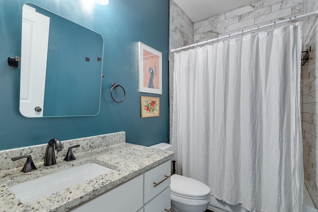 bathroom featuring a shower with curtain, vanity, and toilet