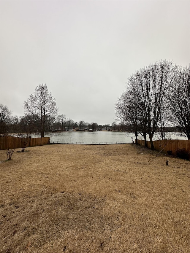 view of yard featuring a water view