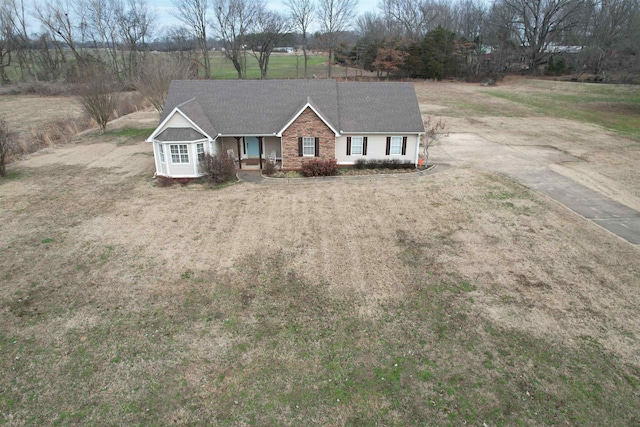 single story home featuring a front lawn