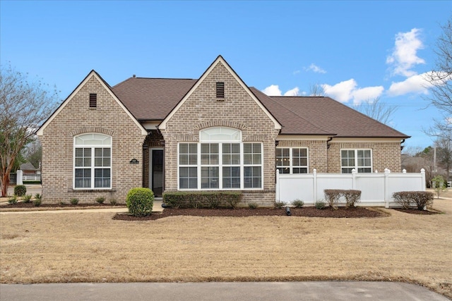 view of front of house featuring a front yard