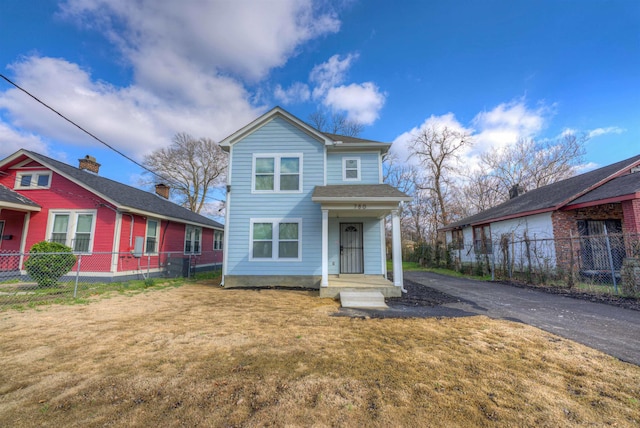 view of front property featuring a front lawn