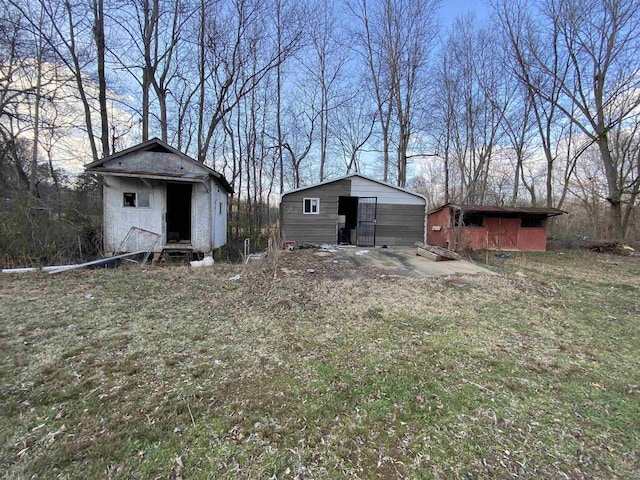 view of yard featuring a garage and a storage unit