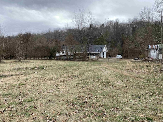 view of yard featuring a rural view