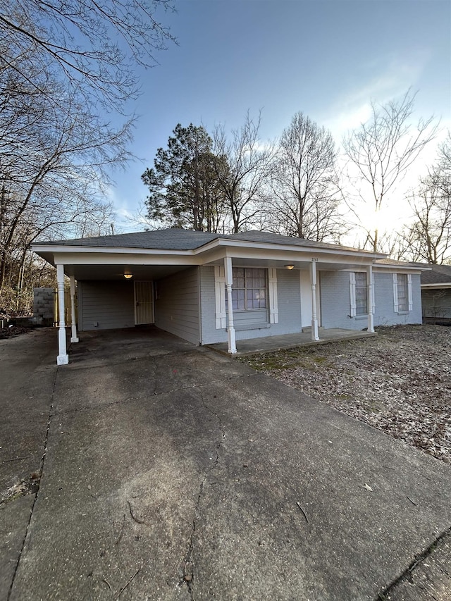 view of front of property featuring a carport