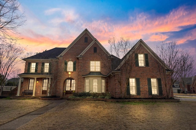 view of front of home featuring a yard