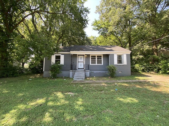 single story home featuring a front lawn