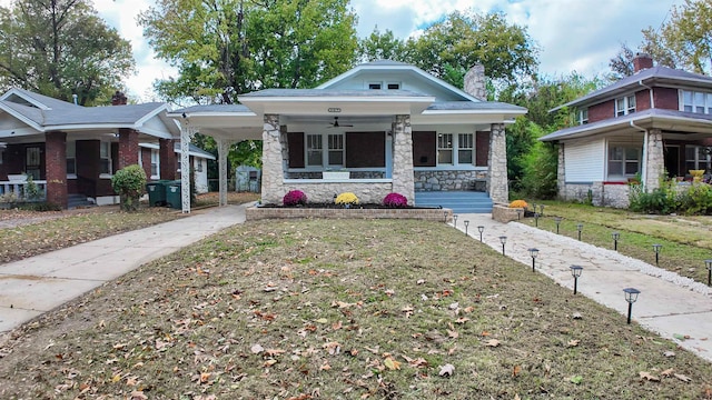 view of front of house featuring covered porch and a front yard