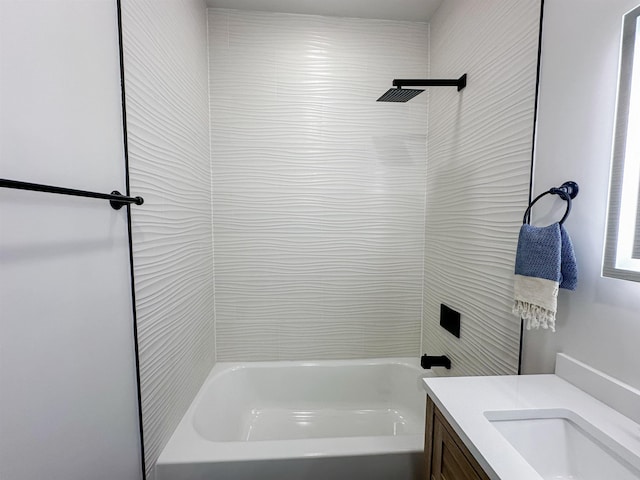 bathroom with vanity and tiled shower / bath