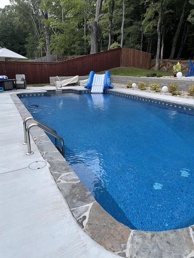 view of swimming pool