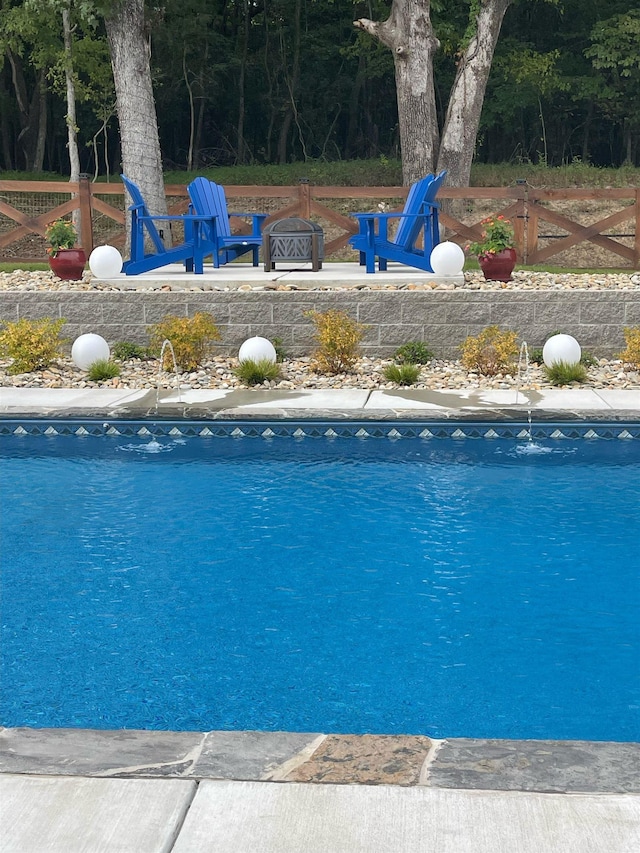 view of swimming pool