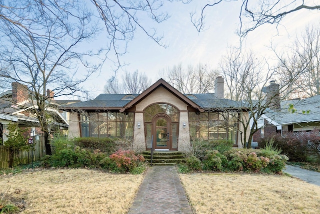 view of front of property with a front yard