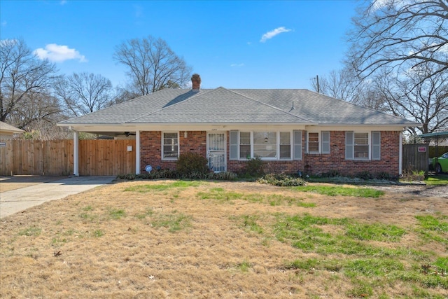 single story home featuring a front lawn