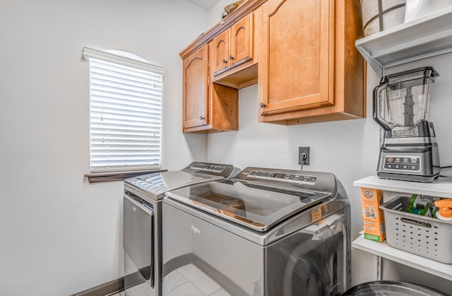 laundry room featuring cabinet space and washer and clothes dryer