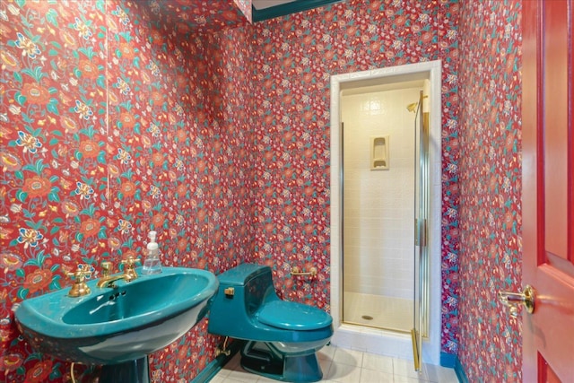 962 E Riverwalk Dr E, Memphis, TN 38120 - full bath with a stall shower, wallpapered walls, toilet, and tile patterned floors