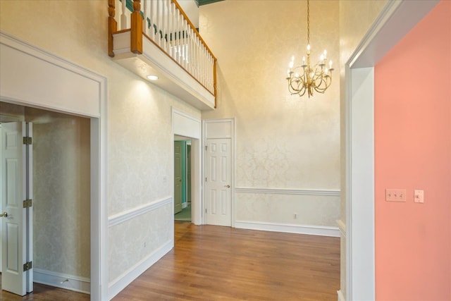962 E Riverwalk Dr E, Memphis, TN 38120 - hall with a chandelier, a towering ceiling, baseboards, and wood finished floors