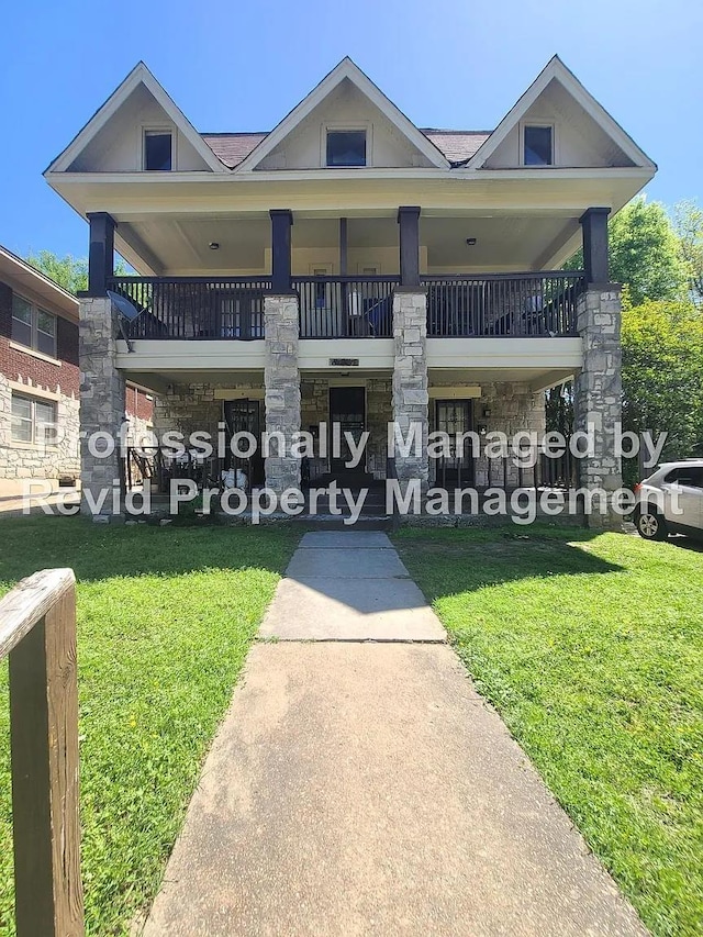 townhome / multi-family property with a front lawn