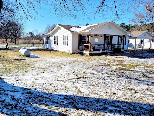 view of front facade with a porch and crawl space