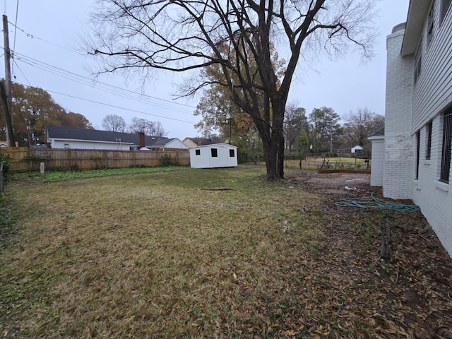 view of yard with an outbuilding and fence