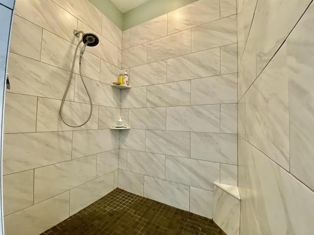 bathroom featuring a tile shower